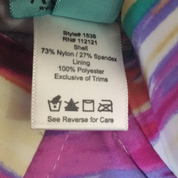 ๐ Assets by Spanx Swim Top - Picture 9 of 13